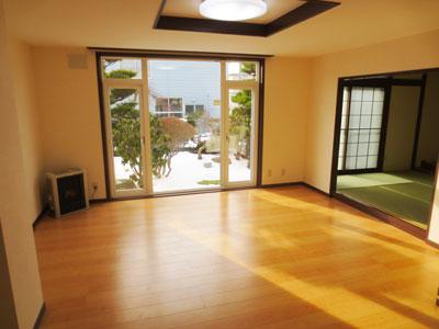 Living. Large and bright living room. FF with heating