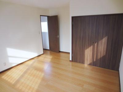 Non-living room. Western-style there is a storage place for all, Also you can use comfortably wide floor plan