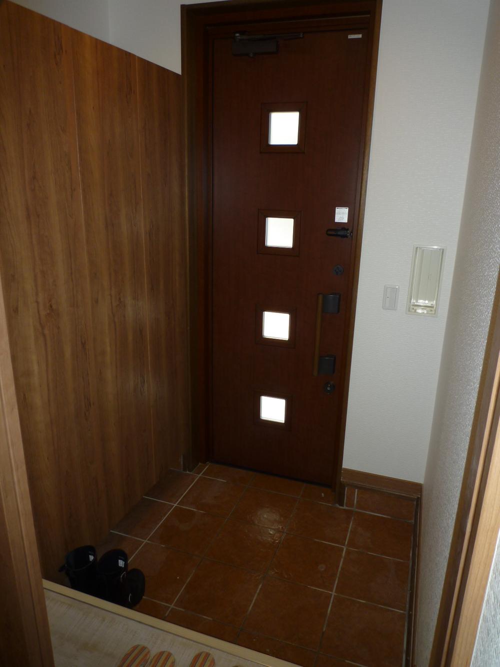 Entrance. Entrance (within)