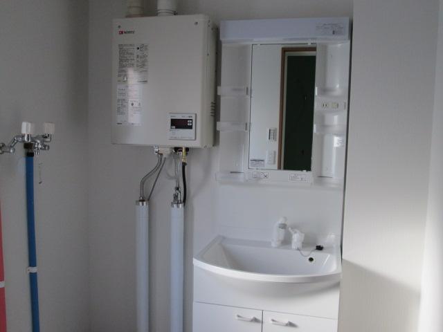 Wash basin, toilet. Interior