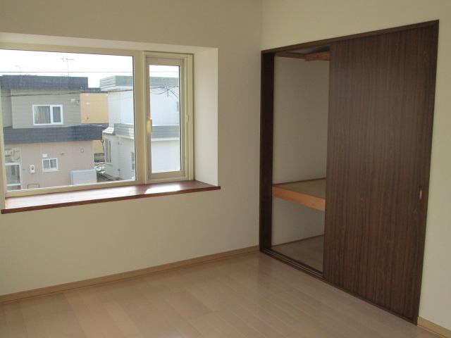 Non-living room. 2 Kaikyoshitsu