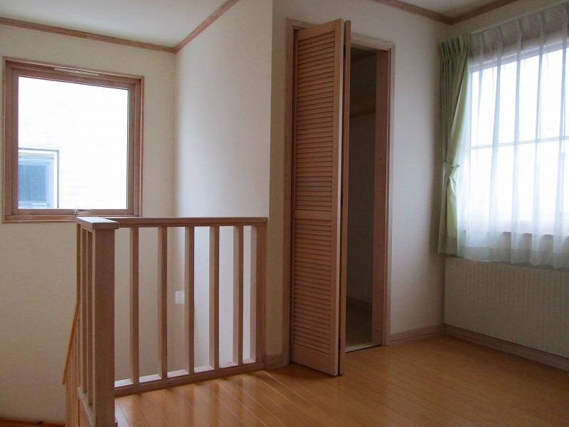 Non-living room. 2nd floor hall Interior situation is very clean and you live.