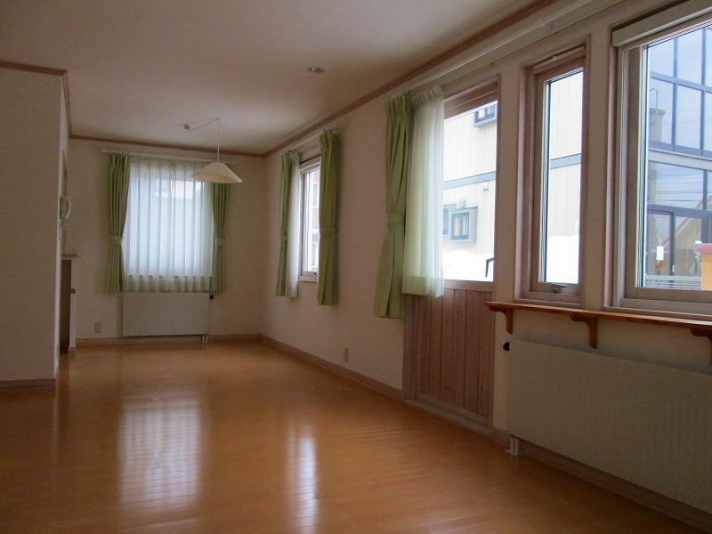 Living. Day in the window many Southern Living, Ventilation is also good.