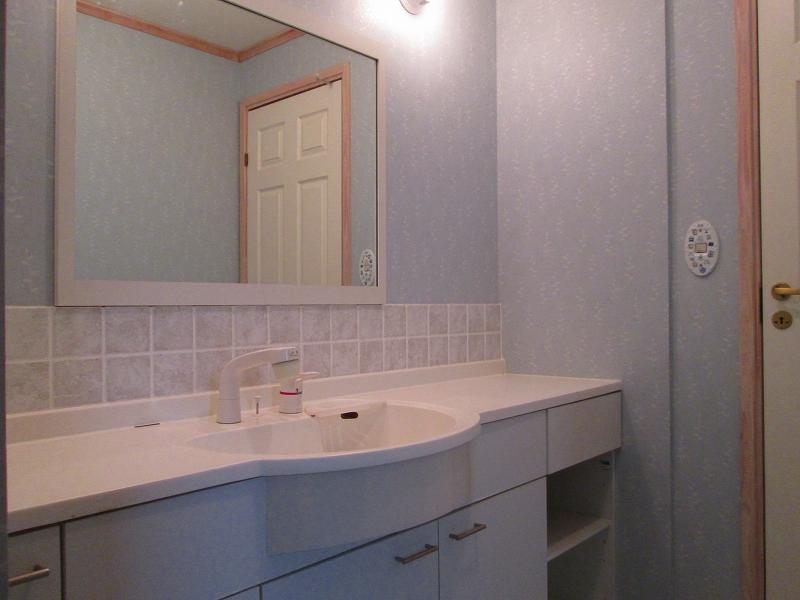 Non-living room. Is a floor plan that wash room and undressing room is divided.