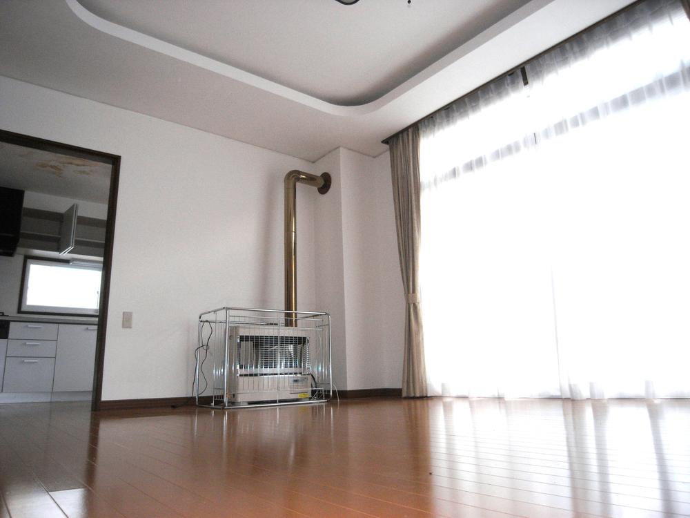 Living. 10 Pledge facing south! Sunny! 