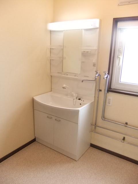 Wash basin, toilet. Indoor (12 May 2013) Shooting