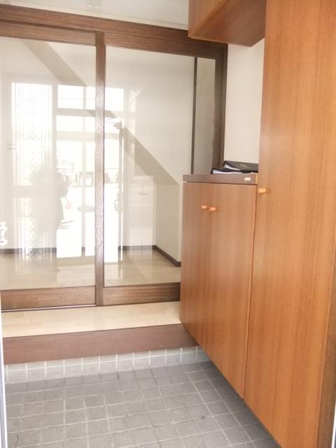 Entrance. Local (12 May 2013) Shooting