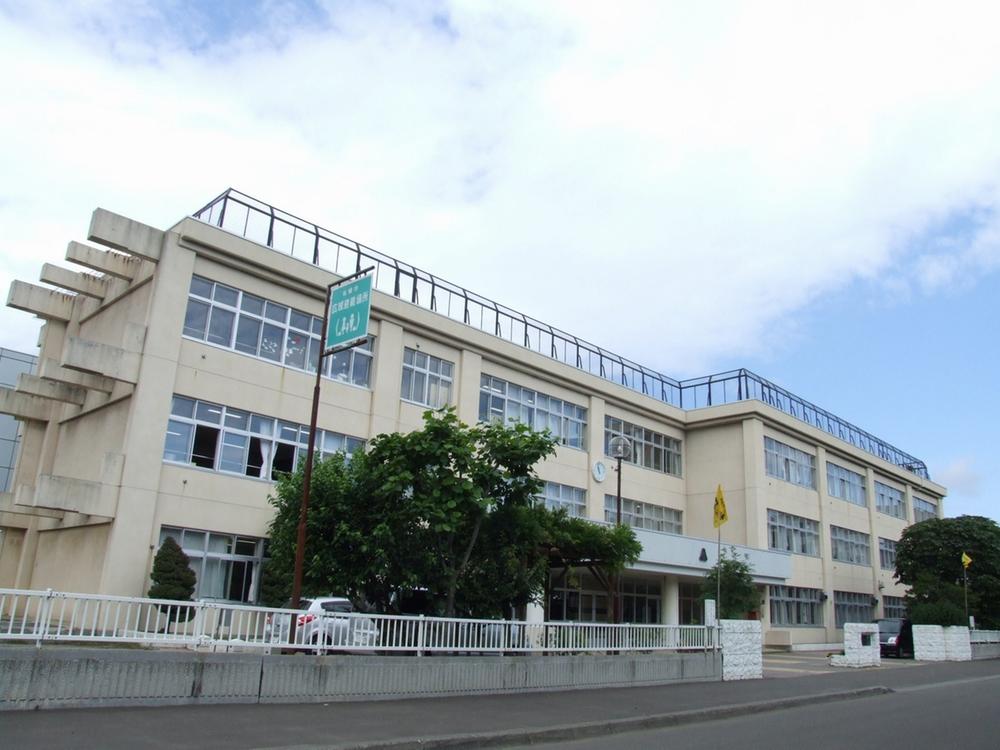 Other. Shinkawanishi junior high school A 5-minute walk