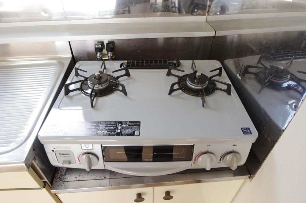 Kitchen. Gas stove new! 