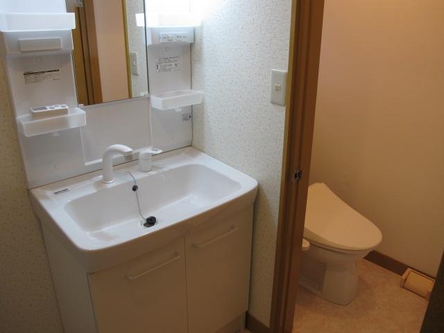 Toilet. Shandore ・ toilet ・ Hot water supply kerosene boilers