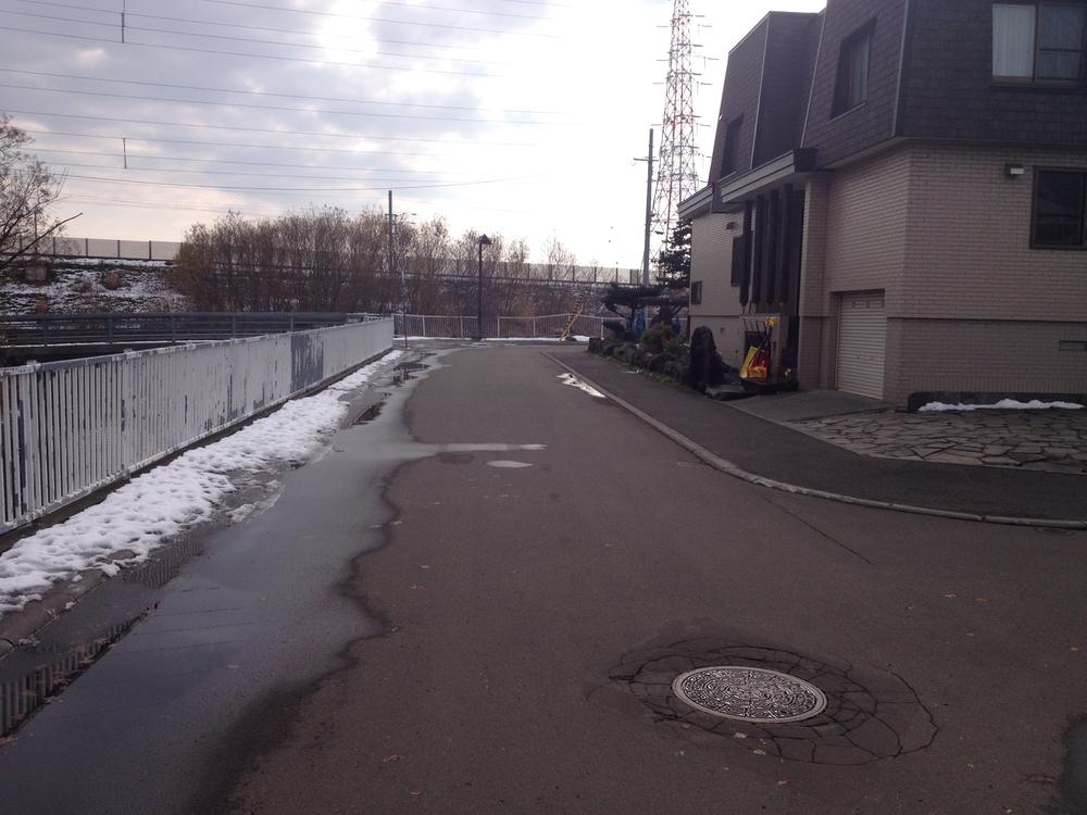 Local photos, including front road. Local (11 May 2013) Shooting Becoming northeast side riverbed land