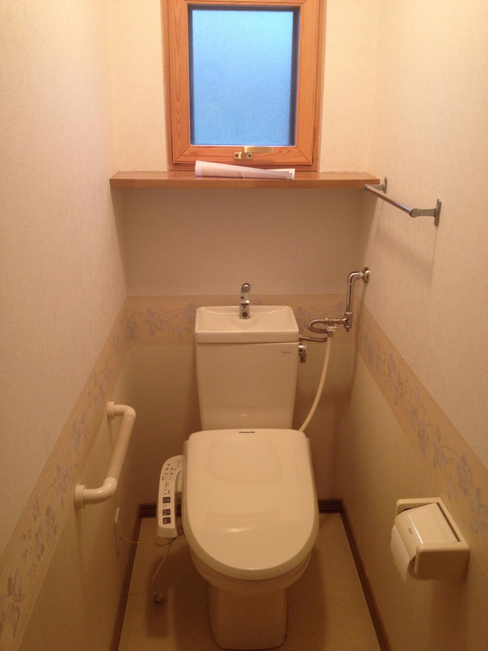 Toilet. Indoor (11 May 2013) Shooting