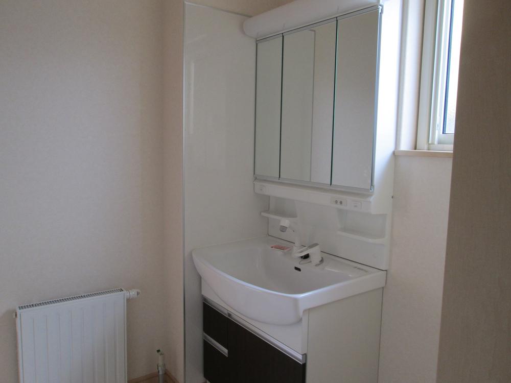 Wash basin, toilet. Interior