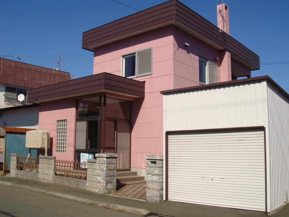 Local appearance photo. Local (08 May 2013) Shooting