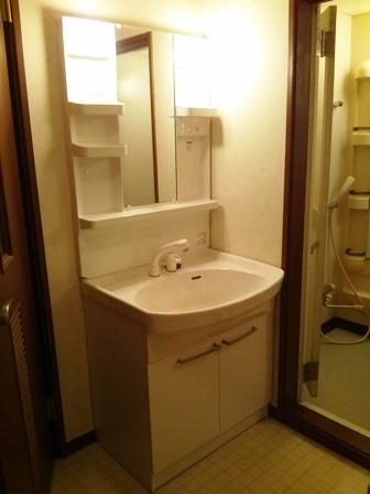 Wash basin, toilet. Indoor (12 May 2013) Shooting