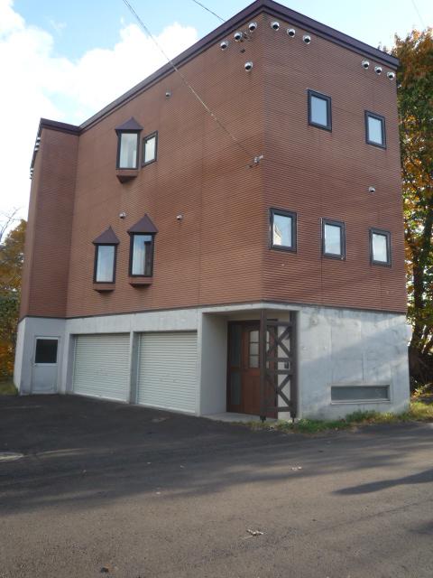 Local appearance photo. Local (11 May 2013) Shooting