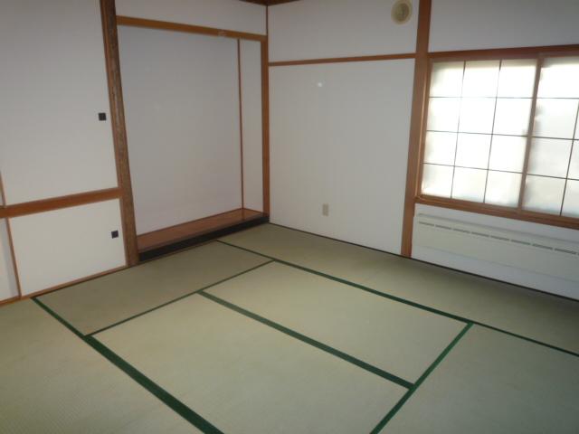 Non-living room. Local (11 May 2013) Shooting