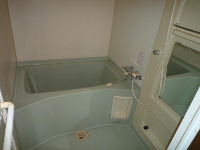 Bathroom. Local (11 May 2013) Shooting