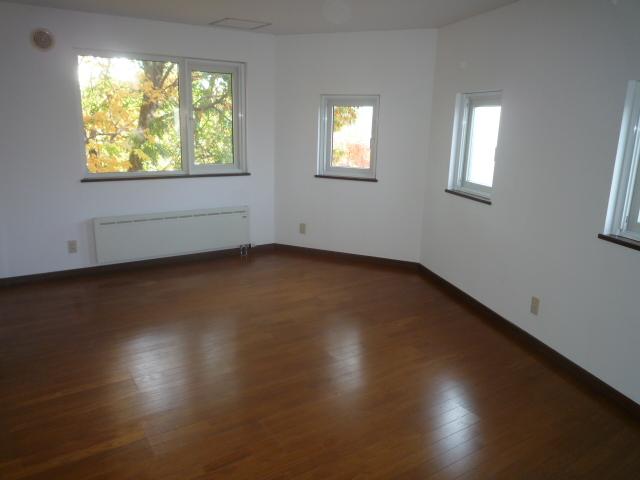 Non-living room. Local (11 May 2013) Shooting