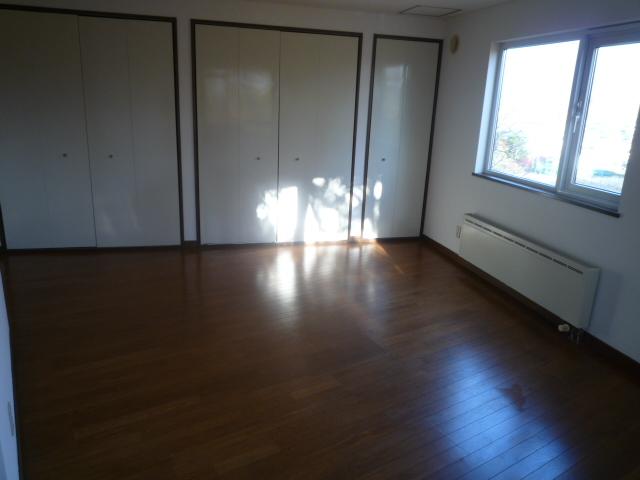 Non-living room. Local (11 May 2013) Shooting