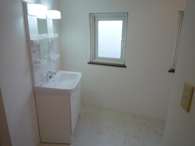 Wash basin, toilet. Local (11 May 2013) Shooting