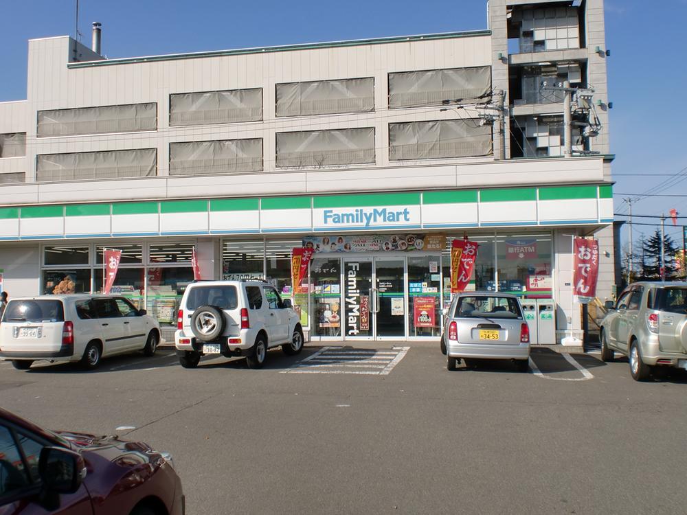 Convenience store. 609m to FamilyMart Sapporo Utsukushigaoka shop
