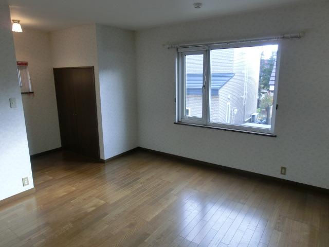 Other introspection. Second floor bedroom