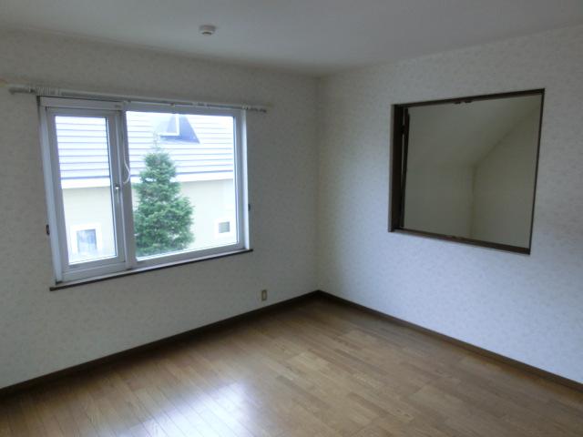 Other introspection. Second floor bedroom