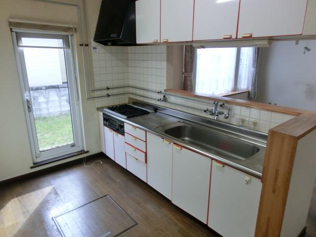 Kitchen. Kitchen (new goods exchange possible)