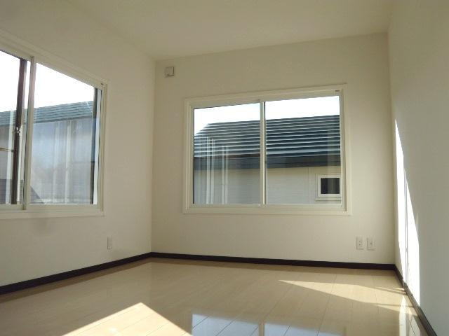 Non-living room. Indoor (11 May 2013) Shooting