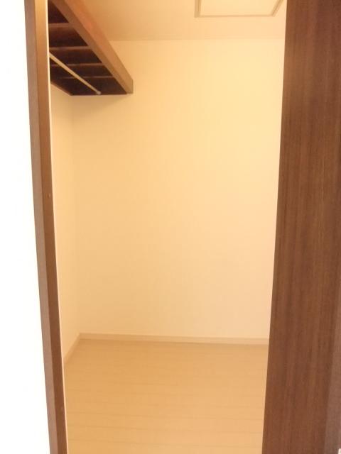 Receipt. Indoor (11 May 2013) Shooting Walk-in closet