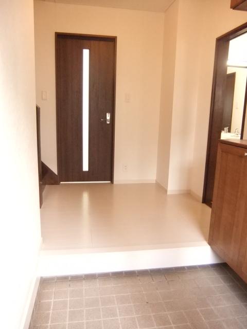 Entrance. Local (11 May 2013) Shooting