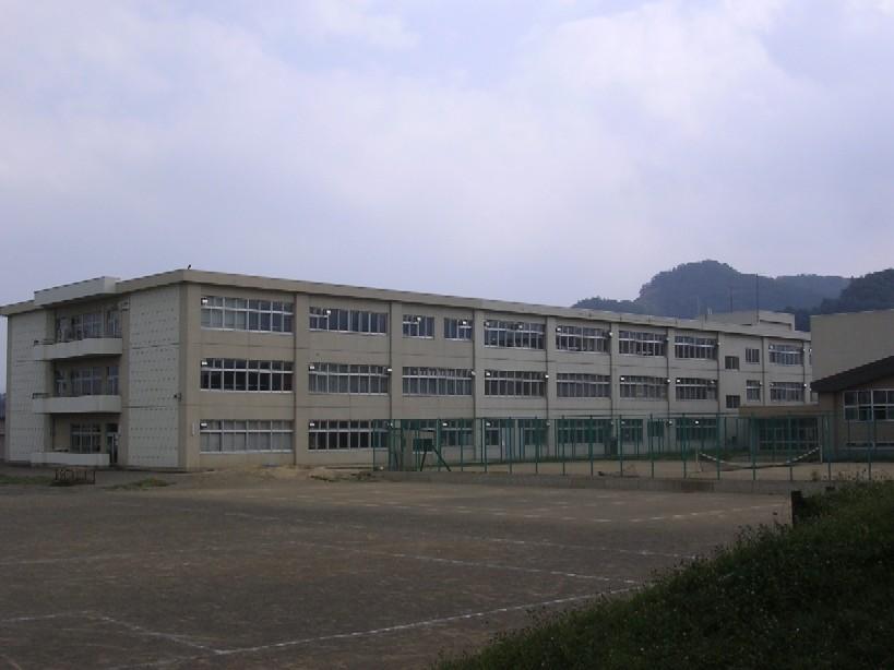 Junior high school. Minamigaoka 220m until junior high school