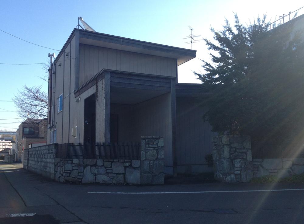 Local appearance photo. Local (11 May 2013) Shooting