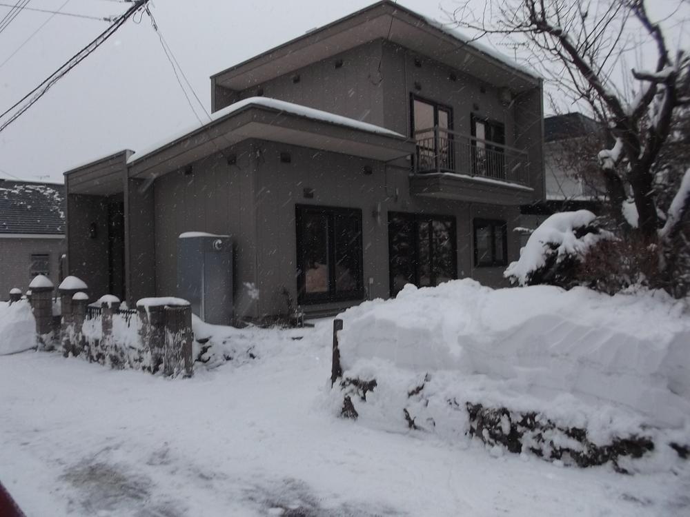 Local appearance photo. Local (12 May 2013) Shooting