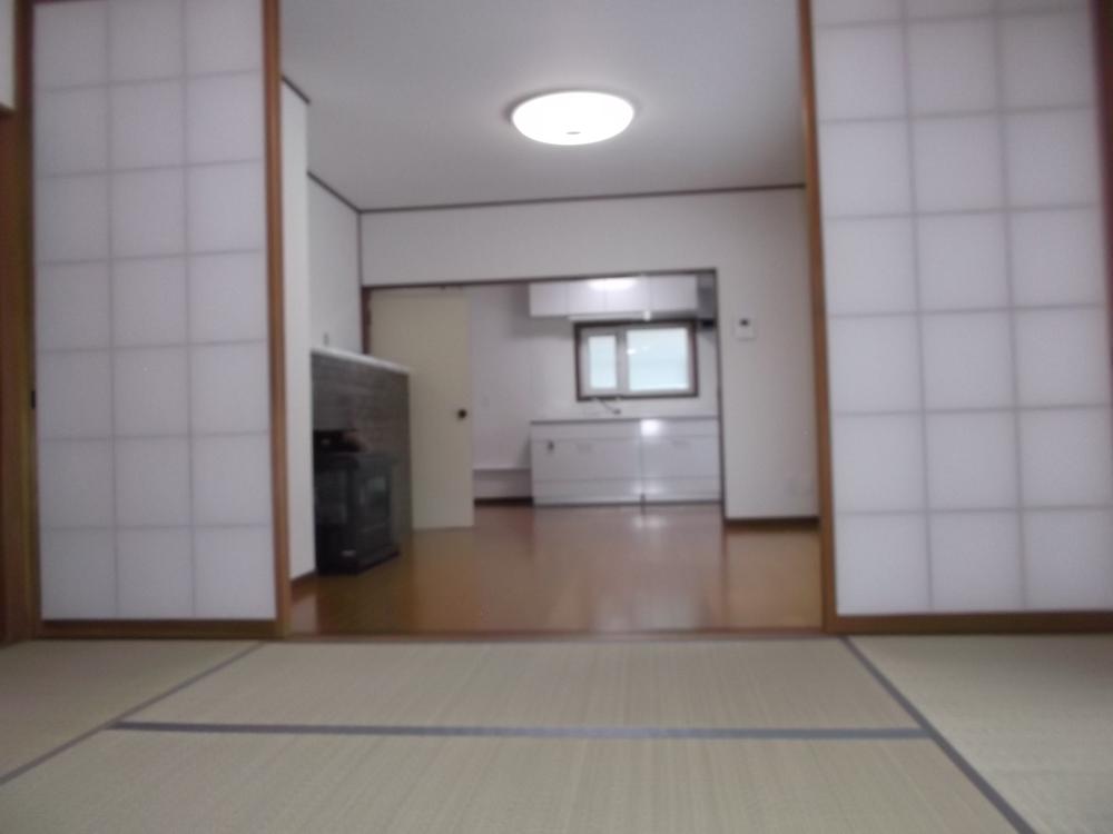 Non-living room. Indoor (12 May 2013) Shooting