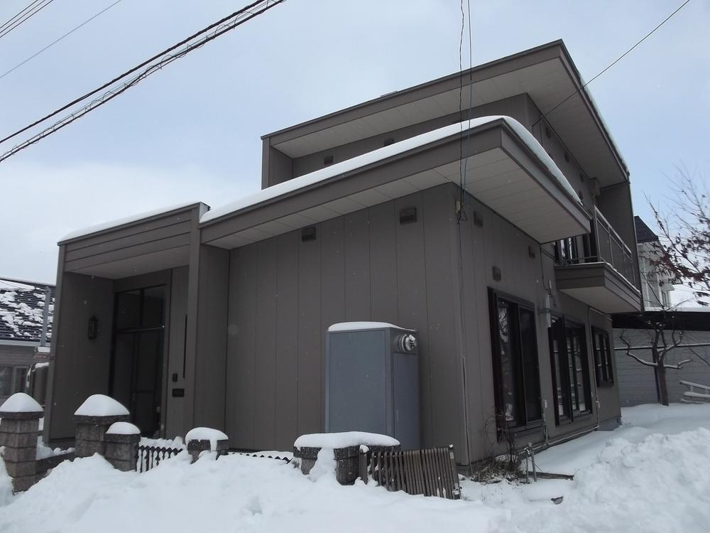 Local appearance photo. Indoor (12 May 2013) Shooting