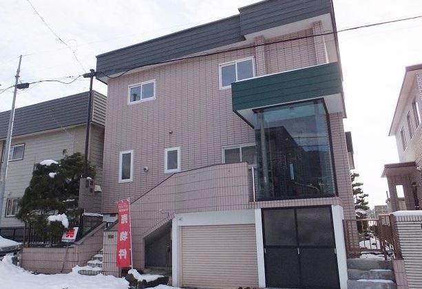 Local appearance photo. Local (12 May 2013) Shooting