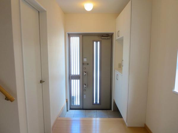 Entrance. Entrance door new, Tile Hakawa, Shoe box and new goods exchange, Now bright.