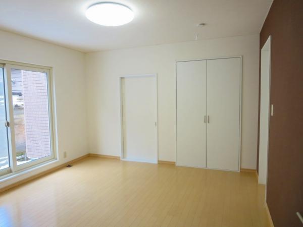 Non-living room. 1 Kaiyoshitsu 9 Pledge Here it was also fashionable to finish not to paste the wallpaper