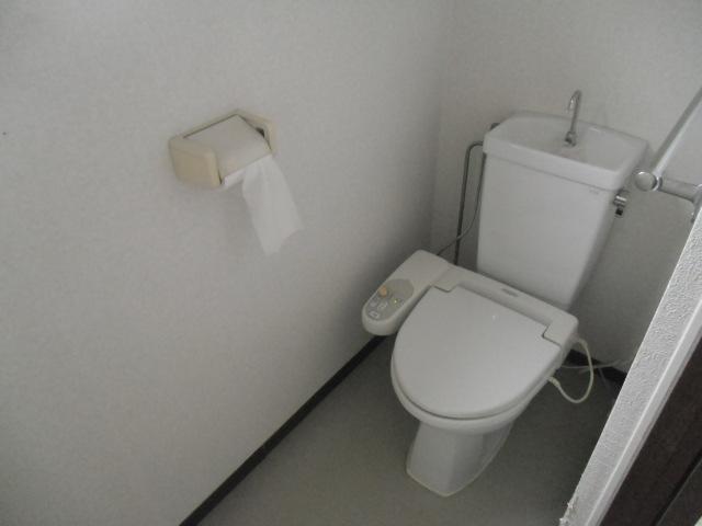 Toilet. Indoor (10 May 2013) Shooting