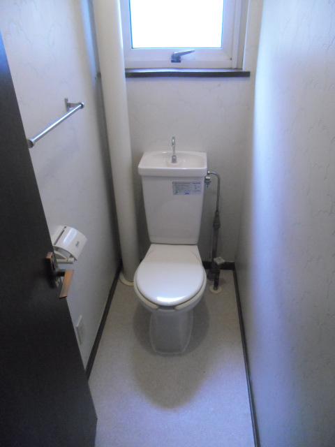 Toilet. Indoor (10 May 2013) Shooting