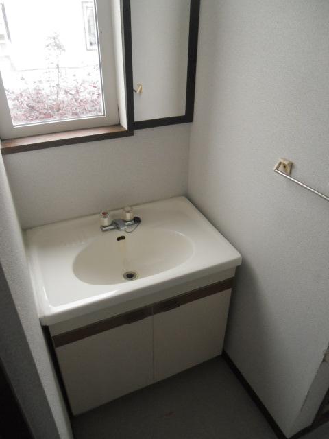 Wash basin, toilet. Indoor (10 May 2013) Shooting