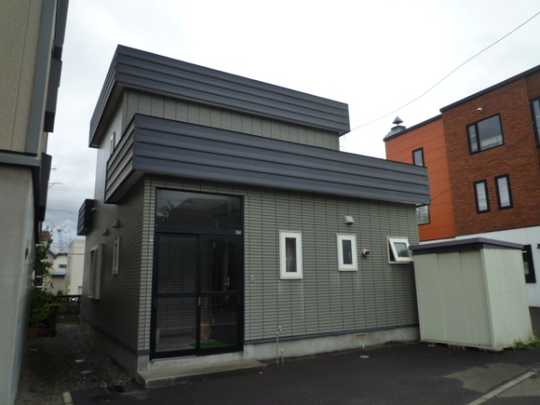 Local appearance photo. Exterior (1)