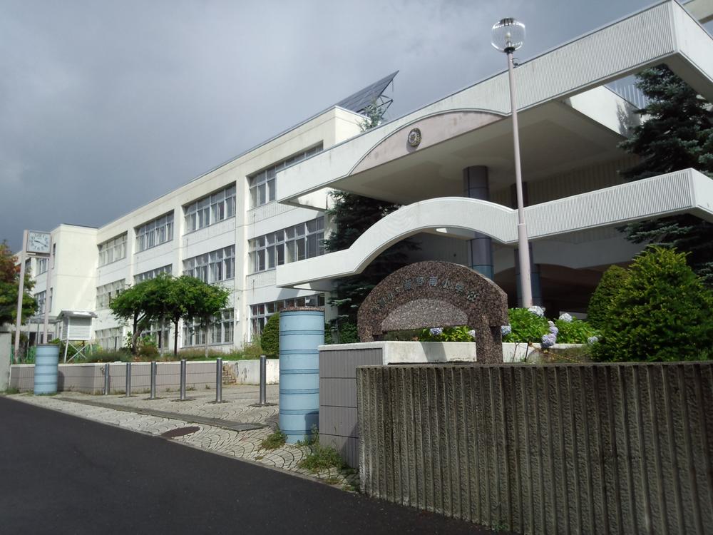 Primary school. It is about a 6-minute walk up to 450m elementary school to Minami Fujino Elementary School. Parents It is also peace of mind. 
