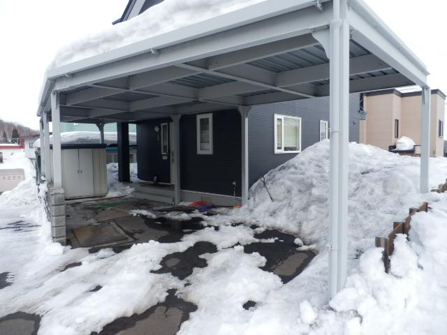 Parking lot. Parking three Allowed