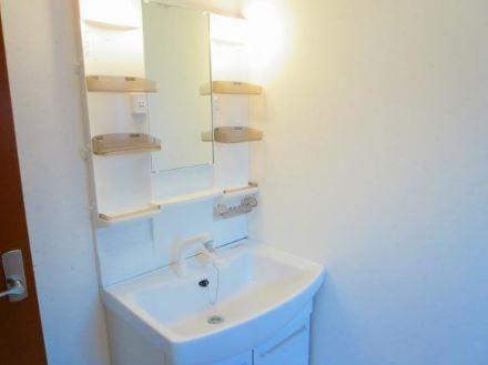 Wash basin, toilet. Indoor (11 May 2013) Shooting