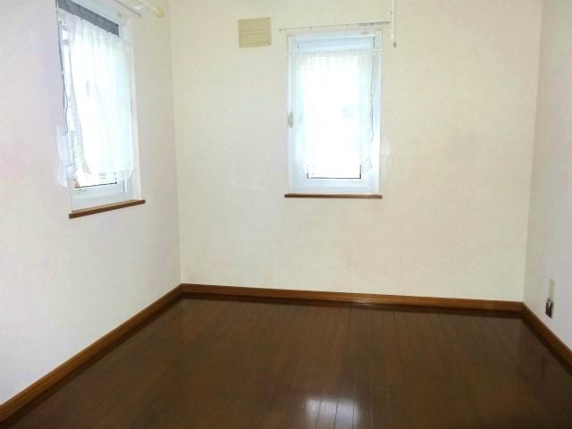 Non-living room. Second floor