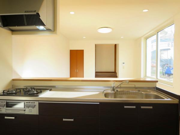 Kitchen. Shoot the living room of the kitchen over