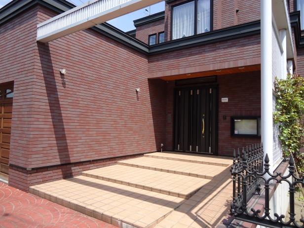 Entrance. Local (June 2013) Shooting